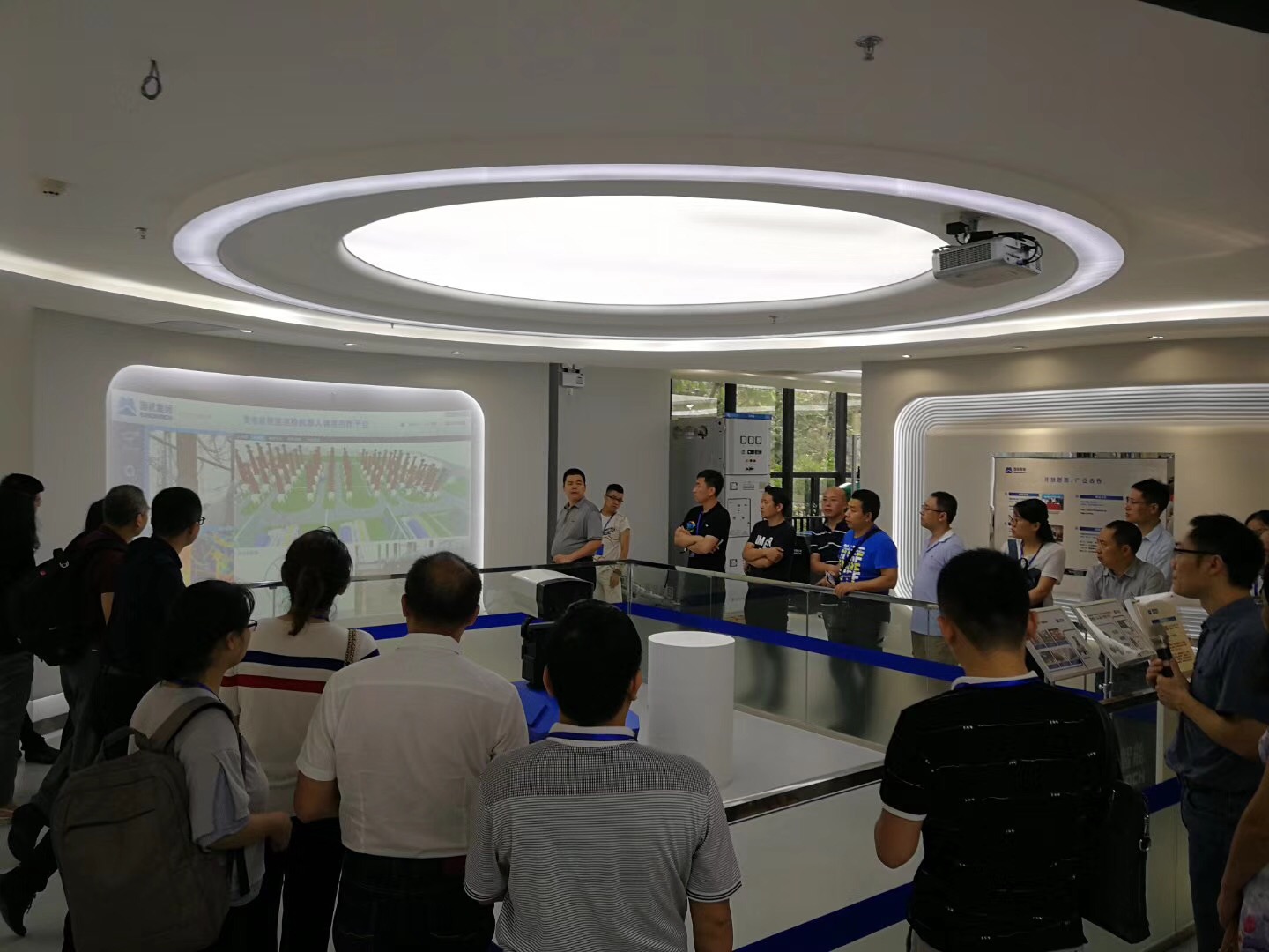 25181511fbnx.jpg 25181511fbnx.jpg